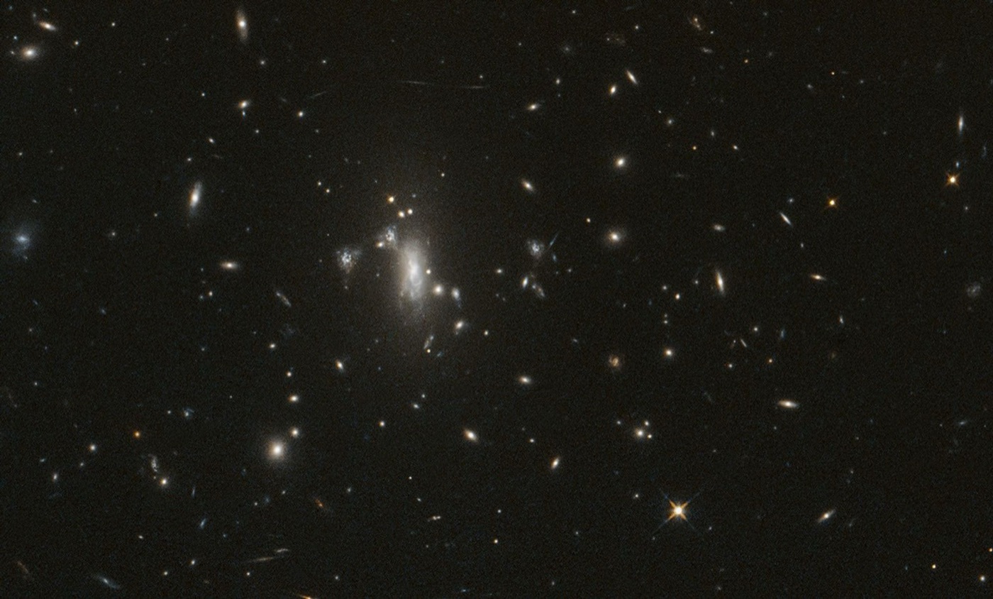 Source picture for: NASA's Hubble Telescope Reaches Milestone, Looks for Elusive Supernova
